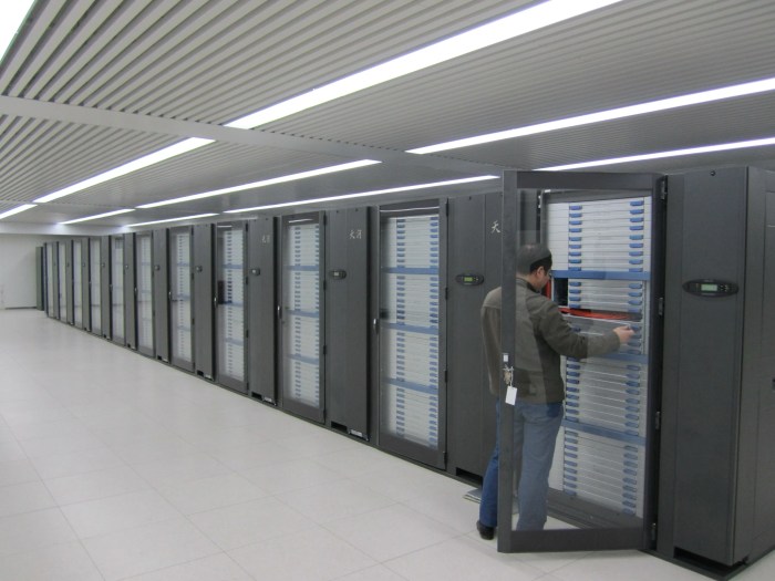 Chinese supercomputer blazes path to glory