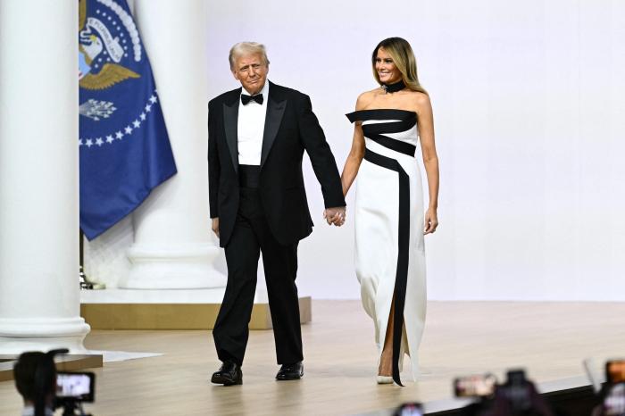 Avatars in tuxes second life hosts inaugural ball