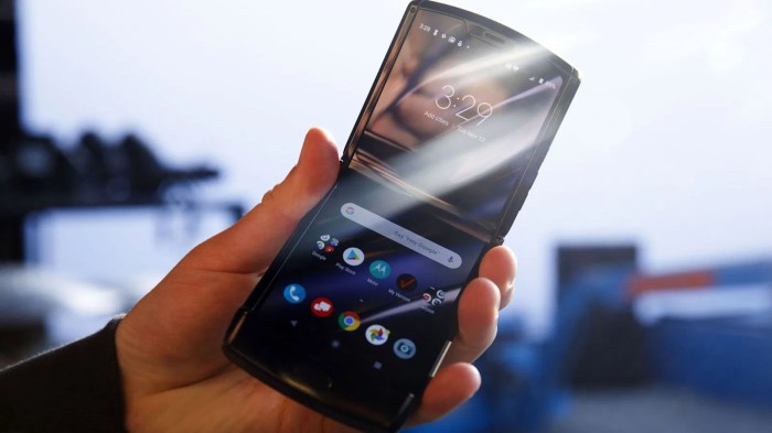 Motorola dares to be square with flipout smartphone