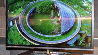 Toshiba 3d tv ditches glasses but demands tight seating