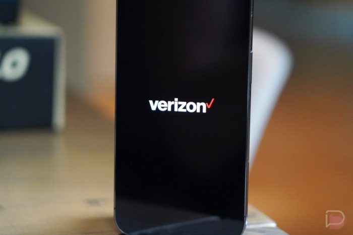 Verizon launches a droid of a different color