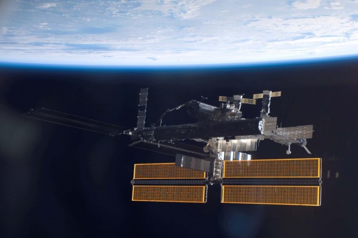 R2 lands space station gig