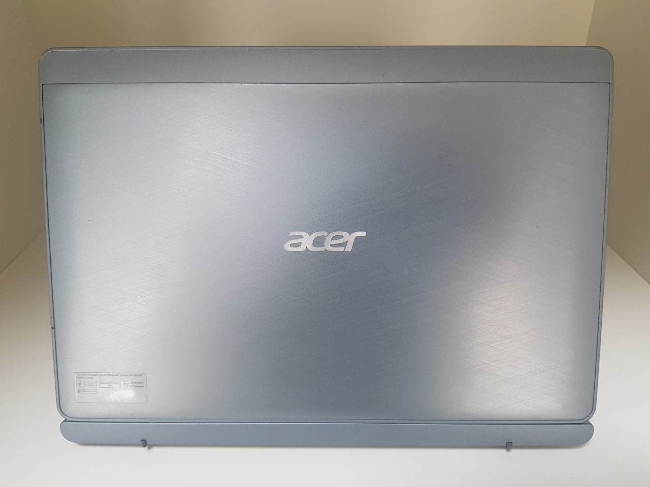 Acer puts its tablet cards on the table