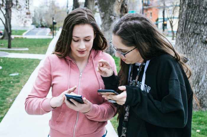 Hypertexting lumped in with other risky teen behaviors