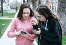 Hypertexting lumped in with other risky teen behaviors